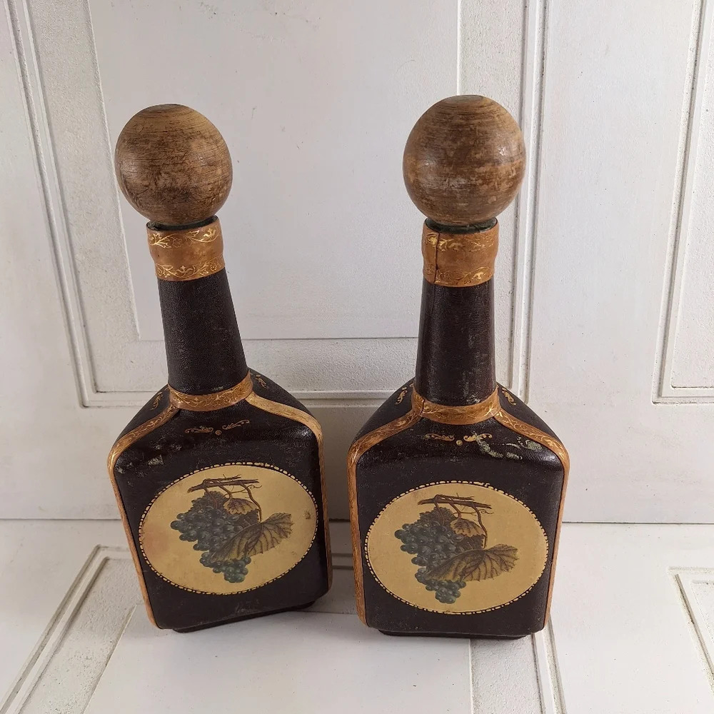 Vintage leather-wrapped glass decanters Rustic - Picture 7 of 10